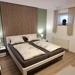 Moseltor Апартаменты Monzelfeld